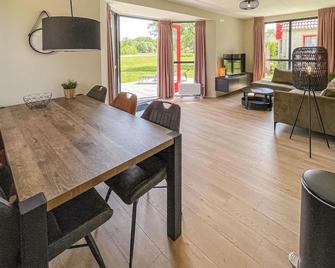 Awesome home in Ewijk with house a panoramic view - Hernen - Comedor
