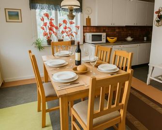 Charming Swedish Summer Cottage - Happy Rentals - Motala - Dining room