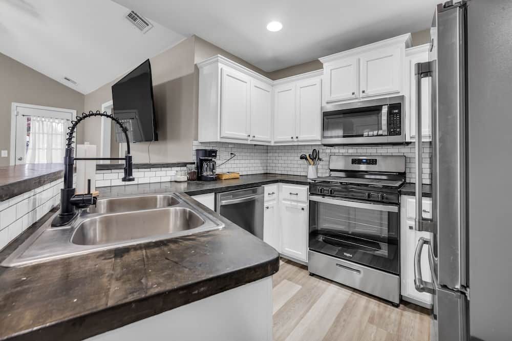 Spacious 3br Home With King Bed In Prime Location - Owasso - Küche