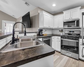 Spacious 3br Home With King Bed In Prime Location - Owasso - Küche