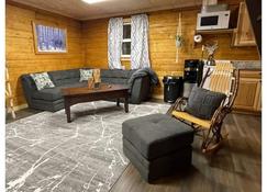 Rustic Cabin at 17.5 Chena Hot Springs Rd. - Fairbanks - Living room