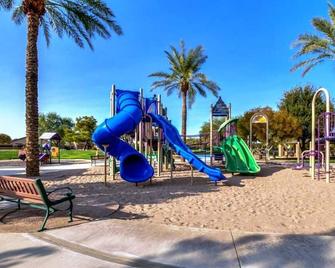 Super Home with Incredible Community Pool! - Maricopa