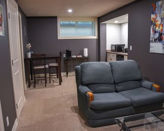 Private Basement Suite in Garrison - Chilliwack - Living room