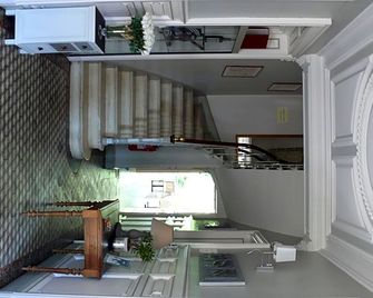 Hotel Henri IV - Coutras - Aufgang