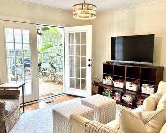 Best location Summer Rental - Vestavia Hills - Living room