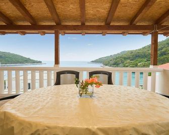 Stunning apartment in Saplunara - Saplunara - Balcón