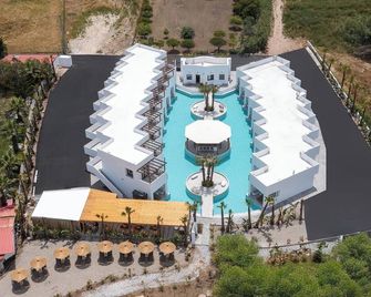 Martini Resort - לאליסוס