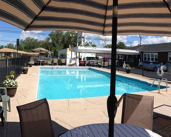 Moonlite Motel - ניאגרה פולס - בריכה