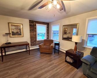 The Margaret Cecilia Suite - Sleepy Eye - Living room