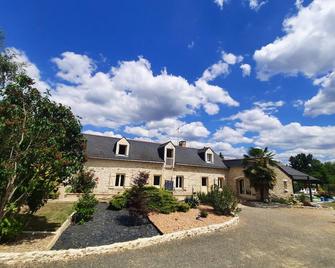 Holiday Home 'Gîte Bleu Pour 14 Personnes' with Private Terrace and Wi-Fi - Durtal - Bâtiment