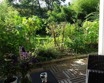 Our Atelier Seventeen - a cozy retreat for two plus fur nose - Gunzenhausen - Innenhof