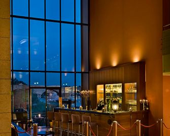 Sorat Insel-Hotel Regensburg - Regensburg - Bar
