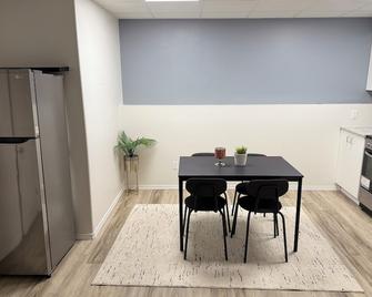 1 Bedroom spacious basement - Kenora - Dining room