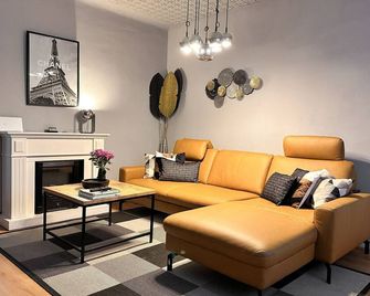 80qm Luxus Apartment mit großer Terrasse - Saarbruecken - Living room