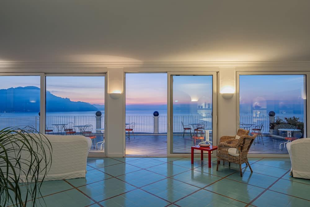 ليه تراسي - للبالغين فقط