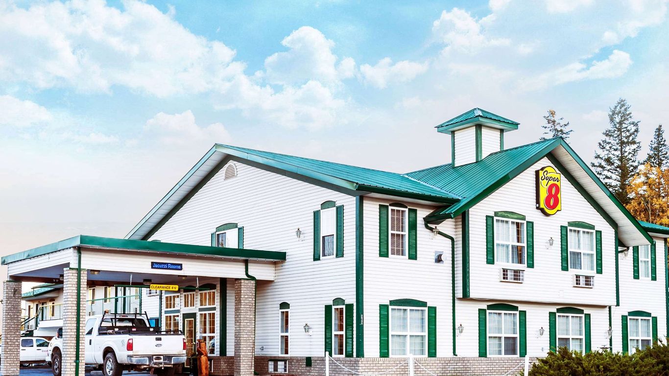 Super 8 by Wyndham 100 Mile House