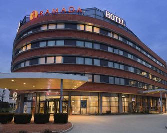 Ramada by Wyndham Graz - Unterpremstatten - Edificio