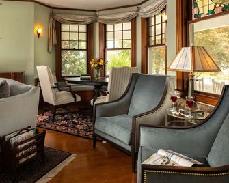 Falmouth/The Palmer House Inn - Falmouth