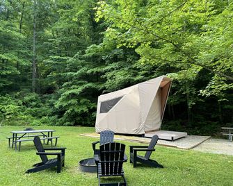 Safari Tent Glamping in Kentucky with AC and Access to Biking Trails - Grayson - Terasa