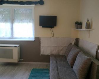 Cseresznyes Haz - Lipót - Sala de estar