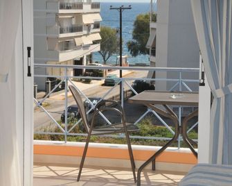 Philoxenia Hotel - חאלקידה - מרפסת