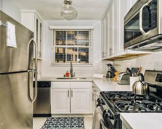 City Haven - Burbank - Kitchen