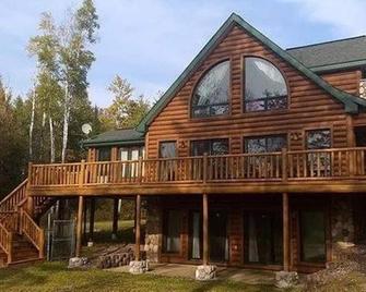 Upscale Lake Home on Beautiful 915 Acre Solberg Lake, Phillips WI - Phillips - Building