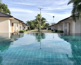 Akard Private Villas Sattahip - Sattahip - Zwembad