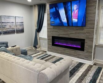 Atl Xplore - East Point - Living room