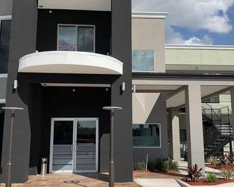 سكوتش إنز آند سويتس سكارسديل - فريندسوود - مبنى