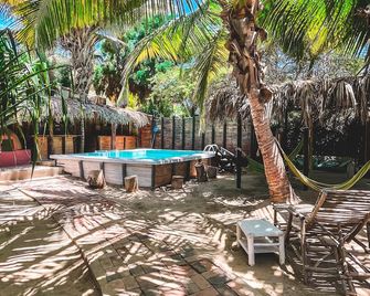 Naif Rustic & Ecologic Lodge - מנקורה - בריכה