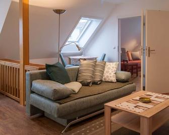 Attic apartment right on the Dresdner Heide - Dresden - Living room