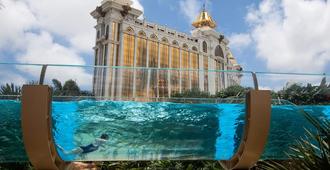برودواي هوتل - Macau - حوض السباحة