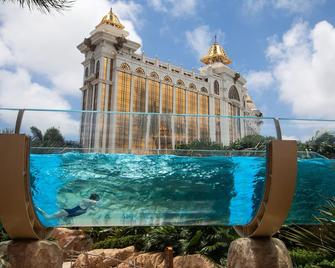 برودواي هوتل - Macau - حوض السباحة
