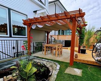 Brand new suite in langley close to everything - Langley - Patio