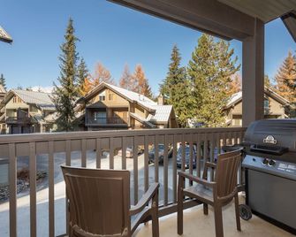 Snowy Creek Unit #17- Ski In Ski Out Access, Walk to Village - Whistler - Balkon