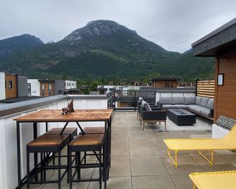 Stylish Three Bedroom Townhome - Squamish - Balkong