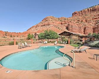 Day Trip to Zion Home with Fire Pit and Pool Access - Kanab - Havuz