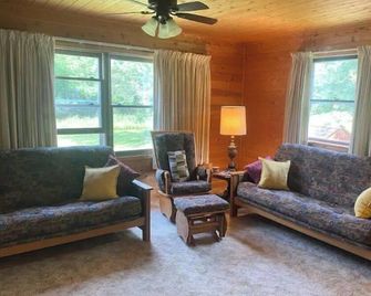 Quiet Cabin in the UP - Iron Mountain - Sala de estar