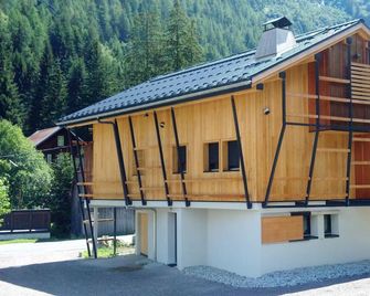 Praz Torrent luxury accommodation eco-chalet Vallorcine 13km Chamonix Mont Blanc - Vallorcine - Building