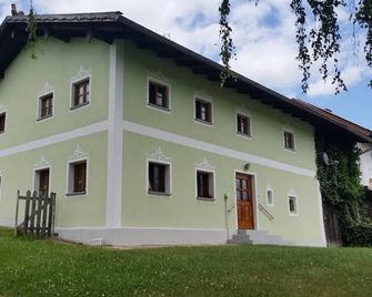 Spacious 100sqm apartment with terrace for 5 people - Bad Kötzting - Gebäude