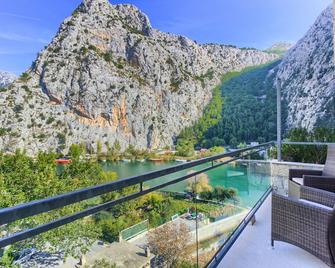 Hotel Villa Dvor - Omis - Varanda