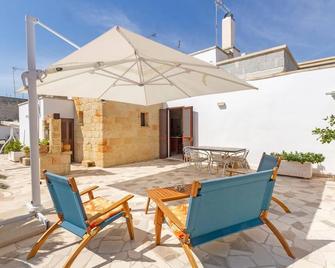 2 Bedroom Amazing Home In Vitigliano - Vitigliano - Patio