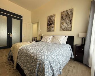 Spacious 3 Bedrooms,2 baths with an Office in the Mission near Castro - San Francisco - Bedroom