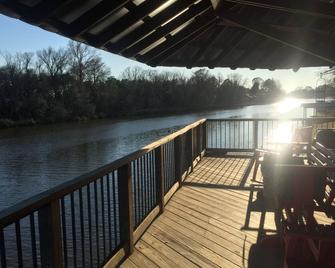 Peaceful. Relaxing. Fun. Bring Boat. Fish, Shop, Explore! - Natchitoches - Balcony