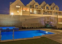 Villa Serenity On The Terrace - Mandurah - Pool