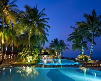 Royal Island Resort & Spa - Horubadhoo - Zwembad