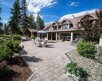 Retreat Wilderness Inn - Nimpo Lake