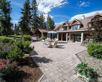 Retreat Wilderness Inn - Nimpo Lake - Patio