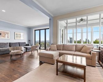 Luxury Pittsburgh Home with Incredible View - Pittsburgh - Sala de estar